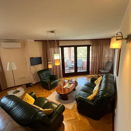 12 & Free Parking Daire *